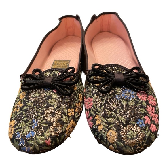 Daniel Green Shoes - Vintage house slippers by Daniel Green made in the USA